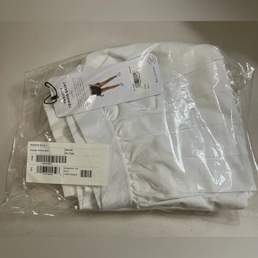 Alo NWT Varsity Tennis Pleated Skirt White Size L shorts underneath